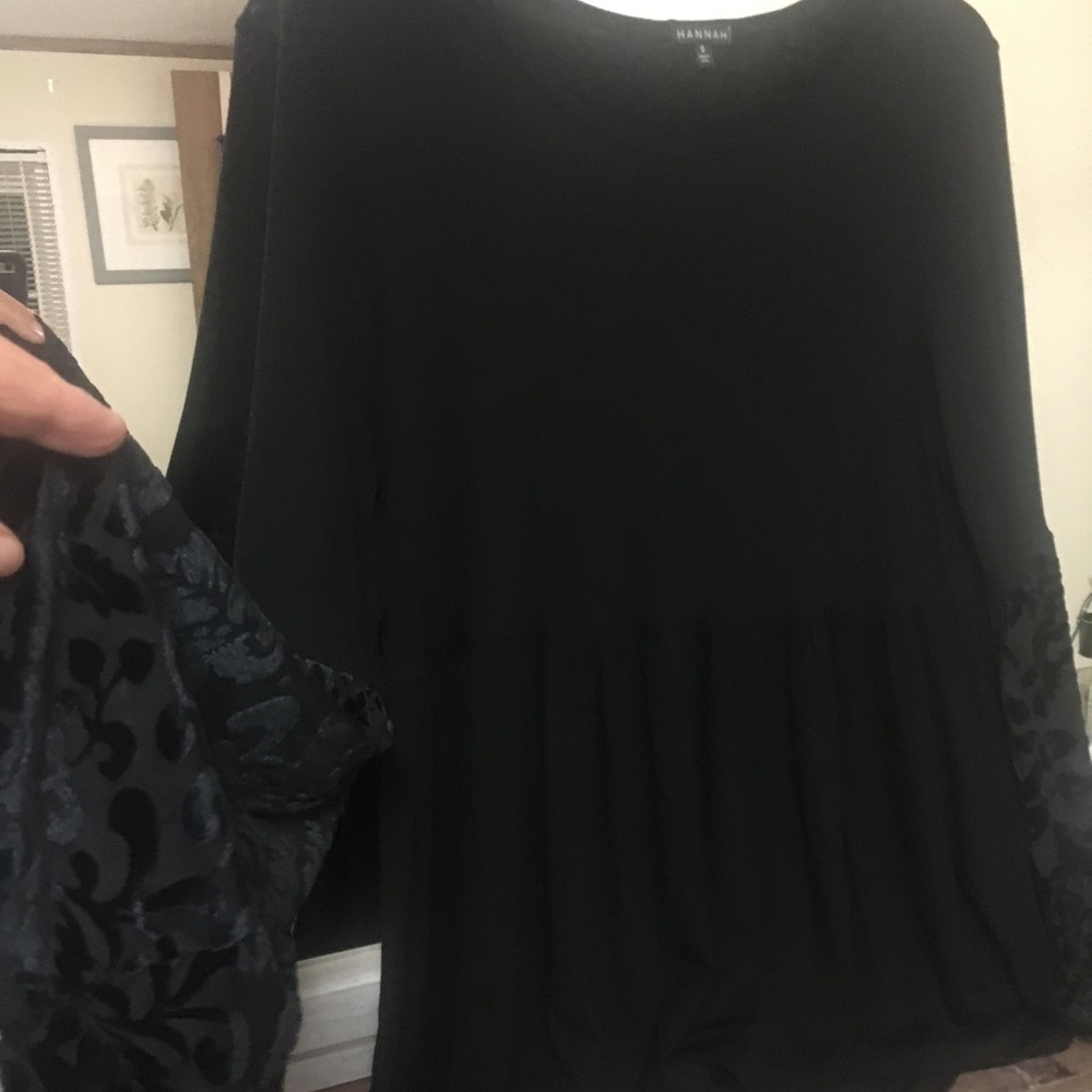 Never worn knit top pleated